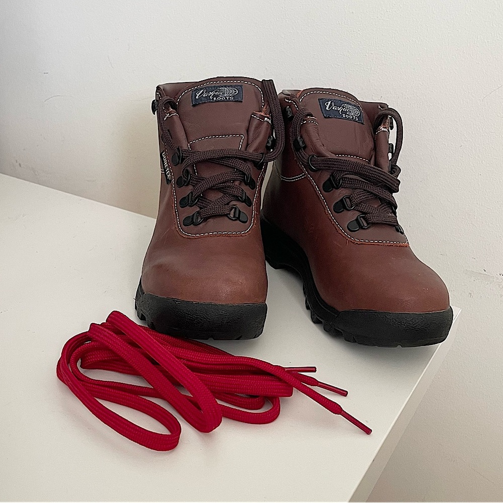 VASQUE Style 7127 Wide 
SUNDOWNER GTX
WOMEN'S WATERPROOF HIKING BOOT IN BROWN